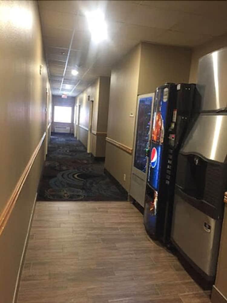 Americinn By Wyndham Hudson Esterno foto