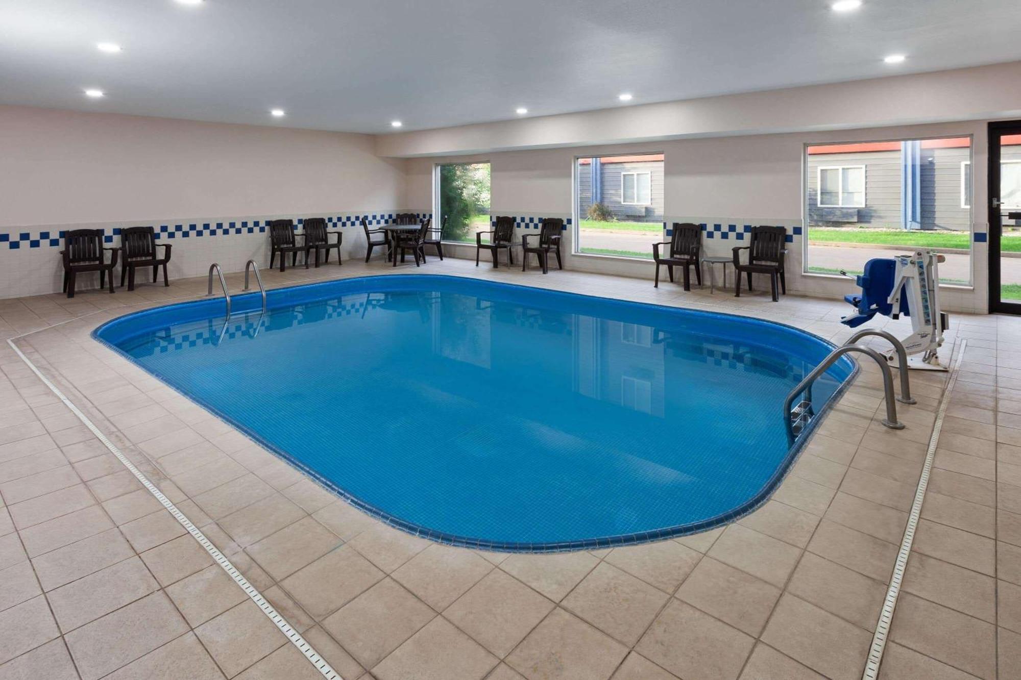 Americinn By Wyndham Hudson Esterno foto